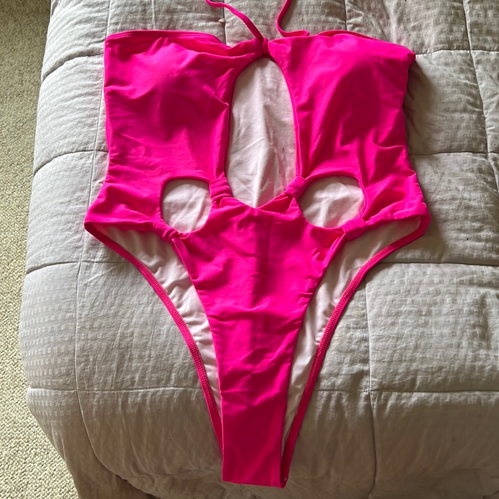 Pink extra large swimsuit for someone tall or this size it’s NWT on it